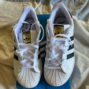 Boys Adidas shoes size 3y worn once like new